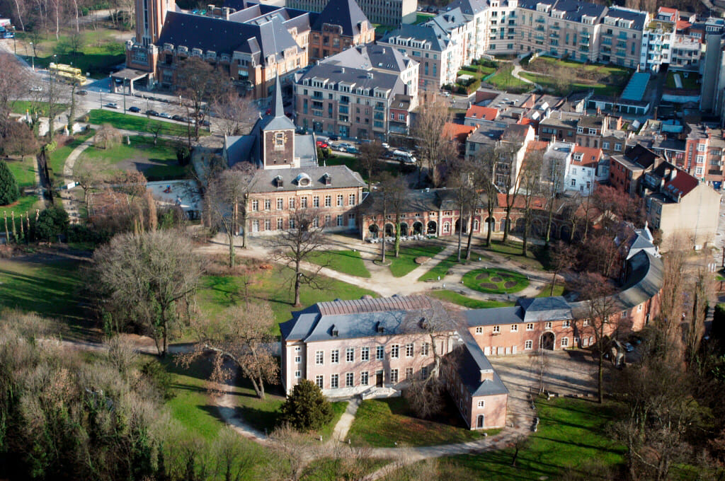 vue sur l'abbaye de forest